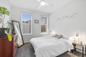 2 bedrooms, desk, iron/ironing board, free WiFi - Simply Kensington by Ready Set Stay (Kensington)