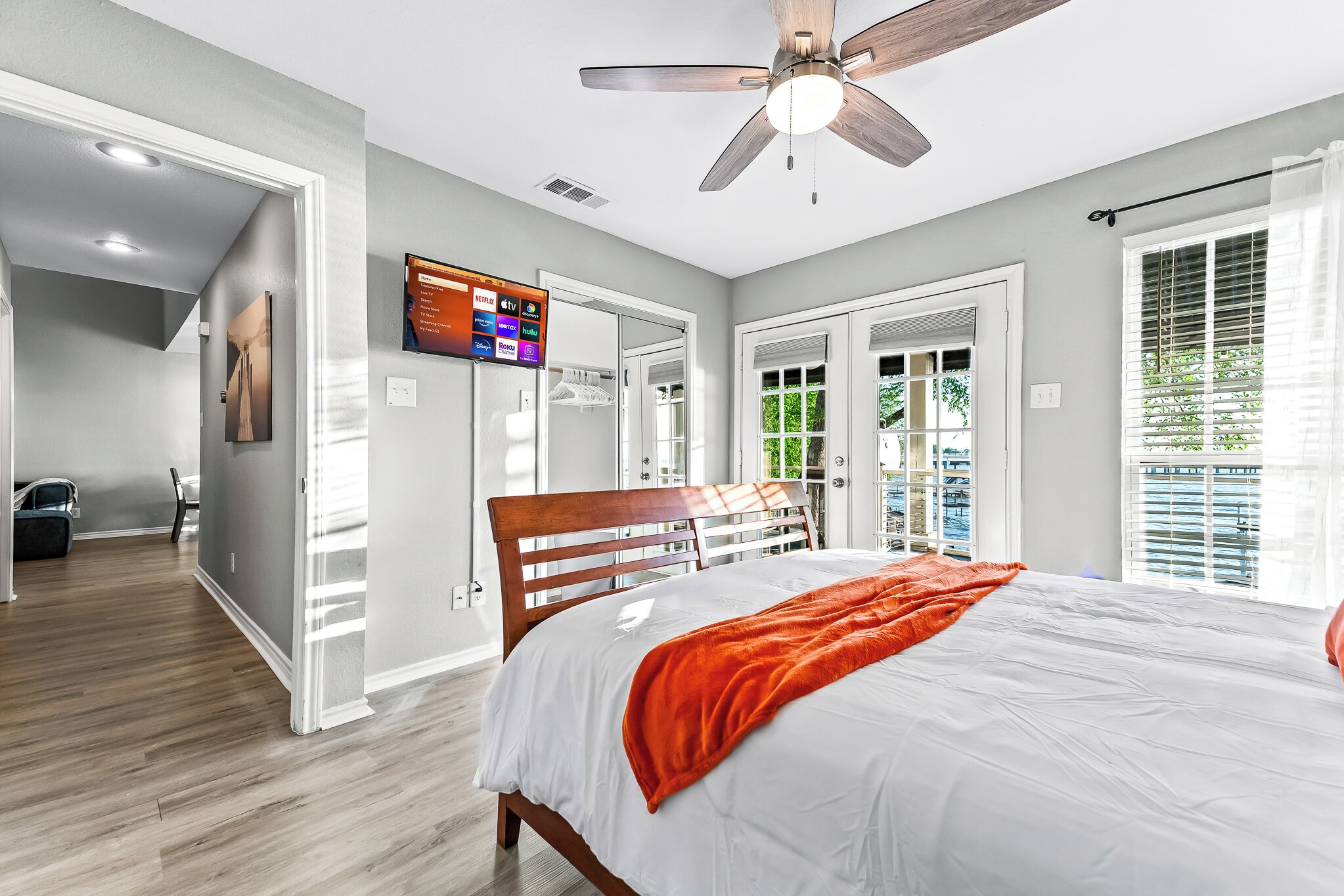 3 dormitoris, escriptori, planxa i posts de planxar i wifi gratuïta 