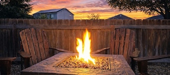 ⭐Badminton/Volleyball net⭐️100Mbps⭐️3 TVs⭐️15min→Indian Creek Plaza⭐2600ft² ⭐

