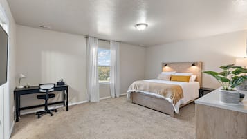 4 bedrooms, desk, iron/ironing board, free WiFi