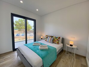 2 bedrooms, iron/ironing board, free WiFi, bed sheets - QUARTEIRA MODERN by HOMING (Quarteira)