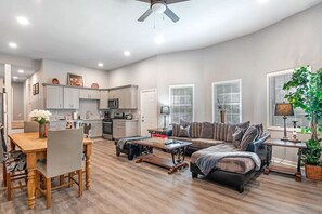 TV - Oakland Oasis A Intown Atlanta (Atlanta)