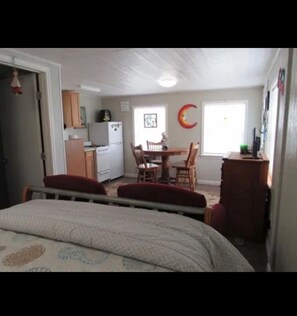 1 bedroom, WiFi, bed sheets