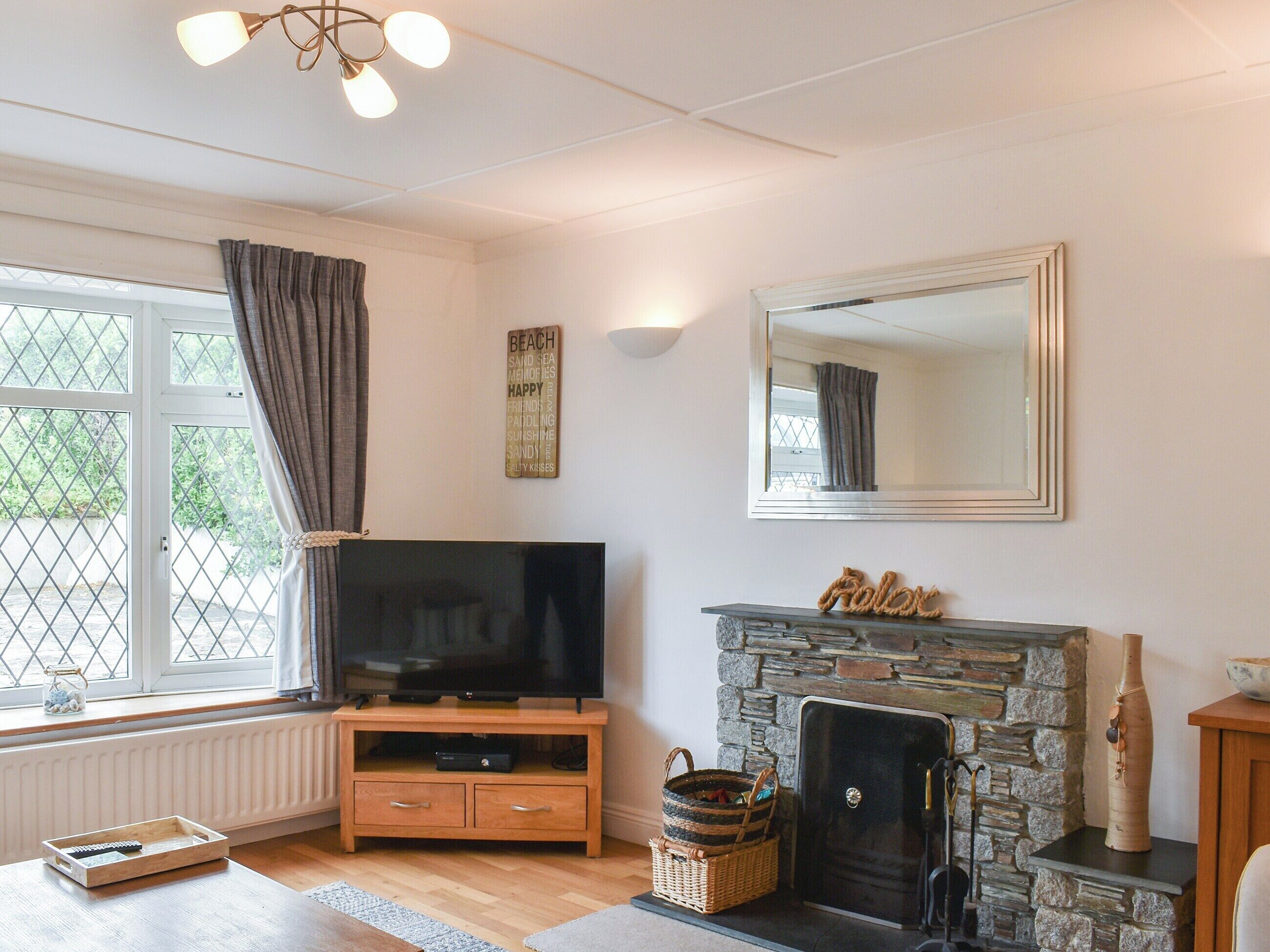 Discover Coastal Living In This Charming Bungalow Located In Cornwall. - Port Isaac