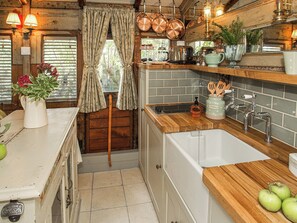 Cookware/dishes/utensils