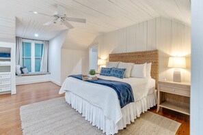 4 Schlafzimmer, Zimmersafe, Schreibtisch, Bügeleisen/Bügelbrett