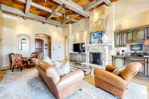 TV, fireplace - Dog-friendly guest house near trails with outdoor kitchen, fireplace, patio, gym (Santa Fe)