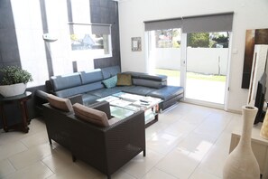 Téléviseur, livres