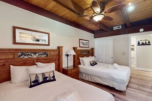 2 habitaciones, tabla de planchar con plancha, internet y ropa de cama