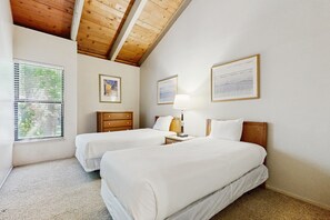 3 slaapkamers, een strijkplank/strijkijzer, internet, beddengoed