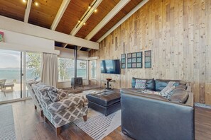TV, fireplace, DVD player