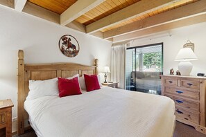 1 dormitori, planxa i posts de planxar, Internet i roba de llit