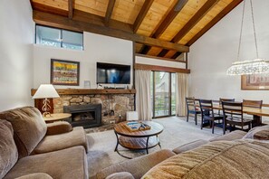 TV, fireplace, DVD player - Experience Tahoe from a first-class resort with private beach access & pools (South Lake Tahoe)