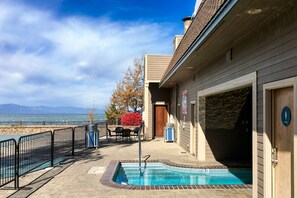 A heated pool - Discover the majesty and adventure of Lake Tahoe & Heavenly (South Lake Tahoe)