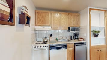 Micro-ondes, four, plaque de cuisson, lave-vaisselle