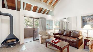 Télévision, cheminée