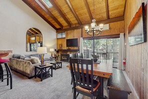 TV, fireplace - Cozie home with a stone fireplace near Ski Run Marina/new mini split a/c (South Lake Tahoe)