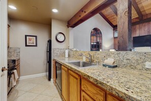 Fridge, microwave, oven, stovetop - Cozie home with a stone fireplace near Ski Run Marina/new mini split a/c (South Lake Tahoe)