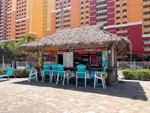 تناول الطعام بالخارج