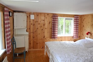 3 Schlafzimmer, Reisekinderbett