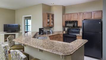 Coffee/tea maker, fridge, microwave, oven