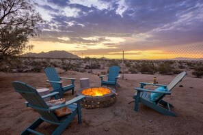 Property grounds - Stardance Vista peaceful desert home w 360 views (Landers)