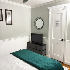 2 bedrooms, desk, iron/ironing board, free WiFi