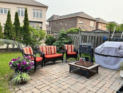 Clean, spacious, poolside entire lower level apt

