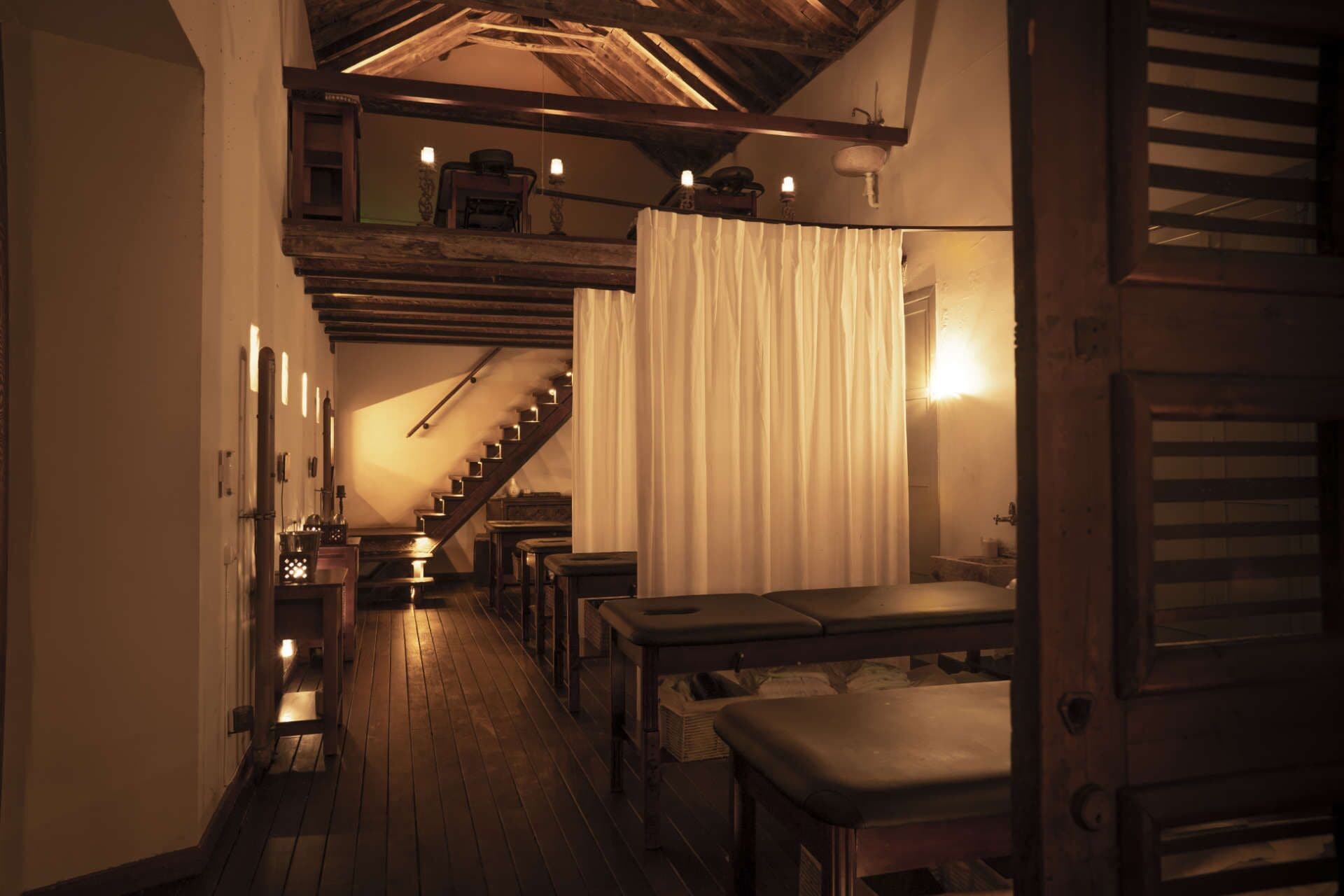 Sauna, hot tub, steam room, hot springs/mineral springs