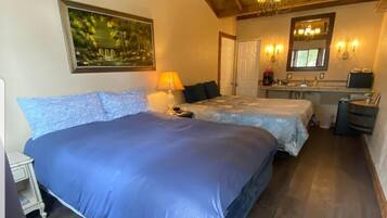 Mörkläggningsgardiner, ljudisolering och strykjärn/strykbräda