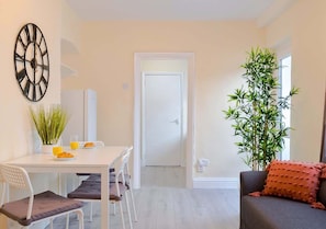 Interior - Dulwich 2BR Home w/ Garden | Parking | Sleeps 4 (London)