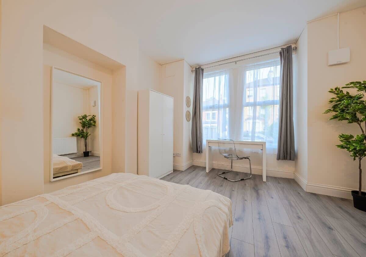 2 bedrooms, iron/ironing board, travel cot, WiFi