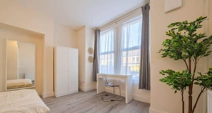2 Bedroom SE London Home - Cosy & Great Location