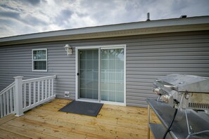 Terrace/patio - Efficiently Equipped Lewis Home: Deck & Gas Grill! (Lewis)