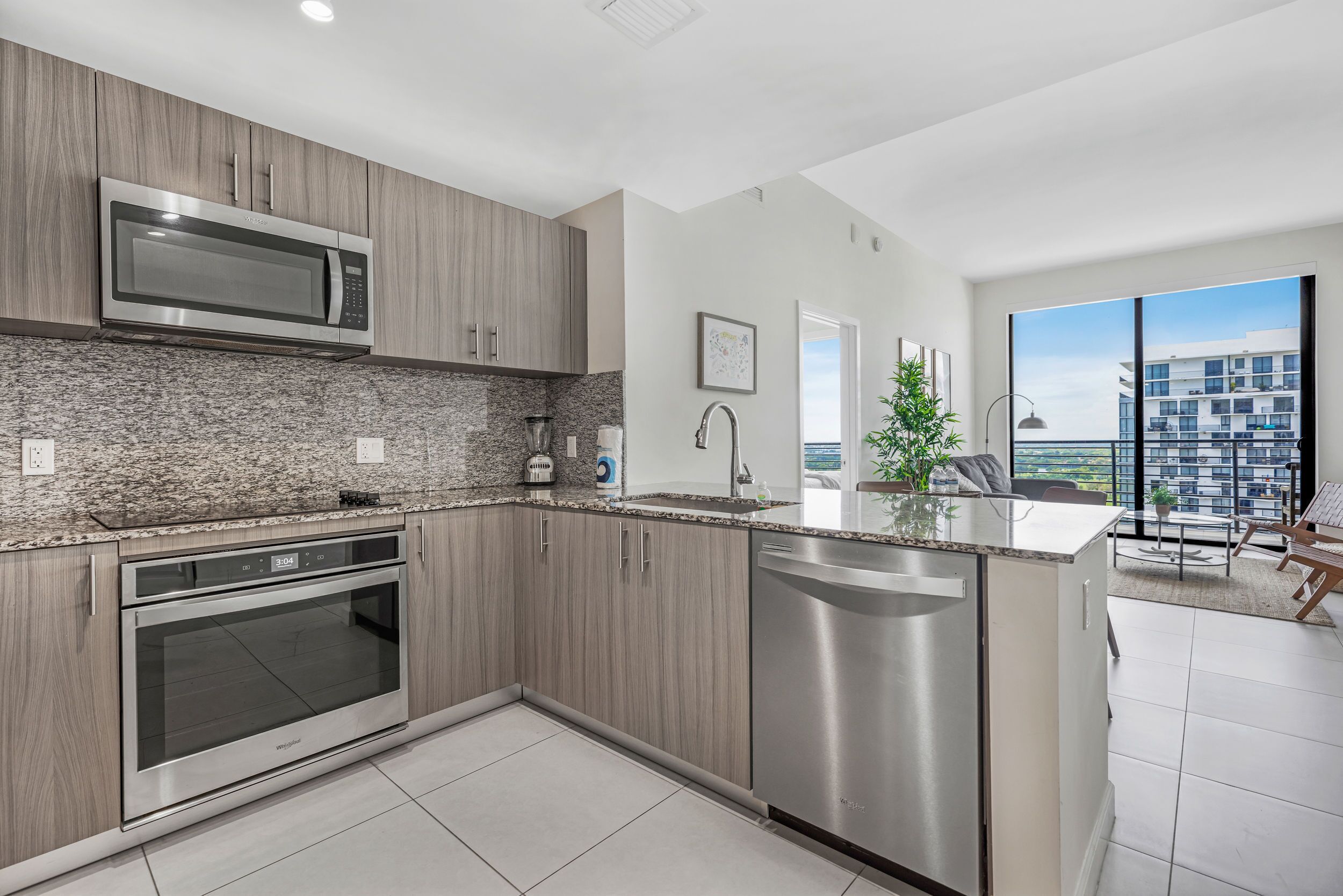 Apartament | Cuina privada | Microones, forn, placa de cuina i torradora 