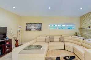 TV - Inviting dog-friendly home with patio, grill, central AC, enclosed yard, & W/D (Hollywood)