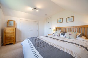 3 bedrooms, iron/ironing board, Internet, bed sheets