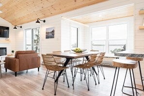 Dining - LAKEFRONT COTTAGE WITH GREAT VIEWS, FULL KITCHEN, & STARLINK Wi-Fi (Betula Lake)