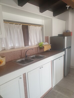 Kühlschrank, Ofen, Herdplatte, Geschirrspüler