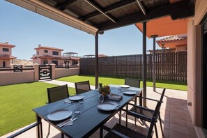 屋外ダイニングエリア