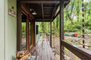 Exterior detail - River Cottage (Yacolt)