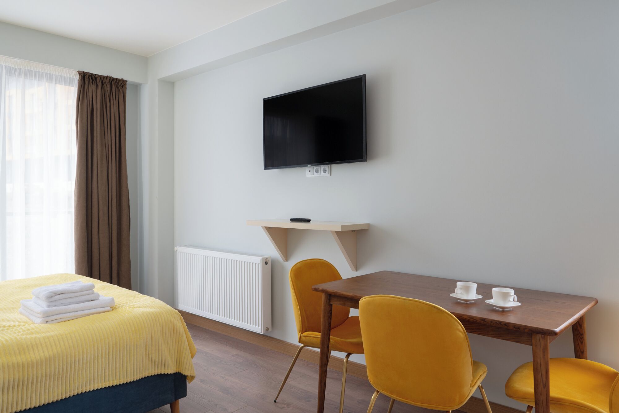 Desk, laptop workspace, free WiFi, bed sheets