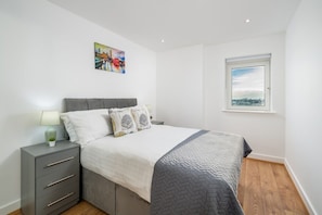 2 bedrooms, iron/ironing board, internet, bed sheets