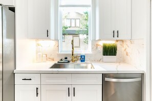 Superior Townhome | Private kitchen