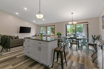 Modern 4BR FirePit Grill 2MI NSC Pet-Friendly!