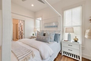 3 bedrooms, free WiFi, bed sheets - Carlton Landing Vacation Home - Perfect Getaway Spot! (Carlton Landing)