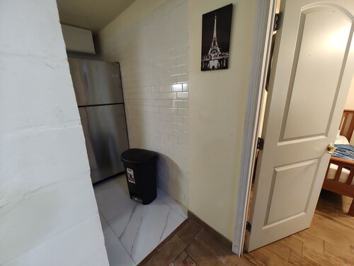 2 bedroom one bath  holiday FL
