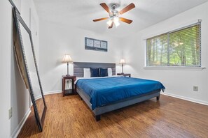 3 habitaciones, tabla de planchar con plancha, wifi y ropa de cama