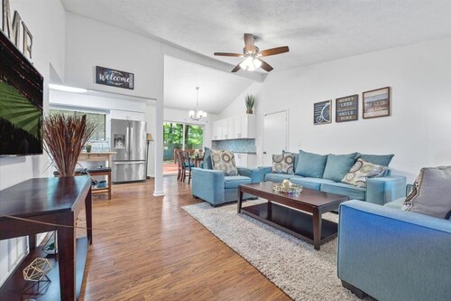 Cozy 3BR/2BA Ranch Style Home Near Avalon and Downtown Alpharetta