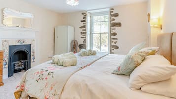 5 quartos, Wi-Fi de cortesia, roupa de cama